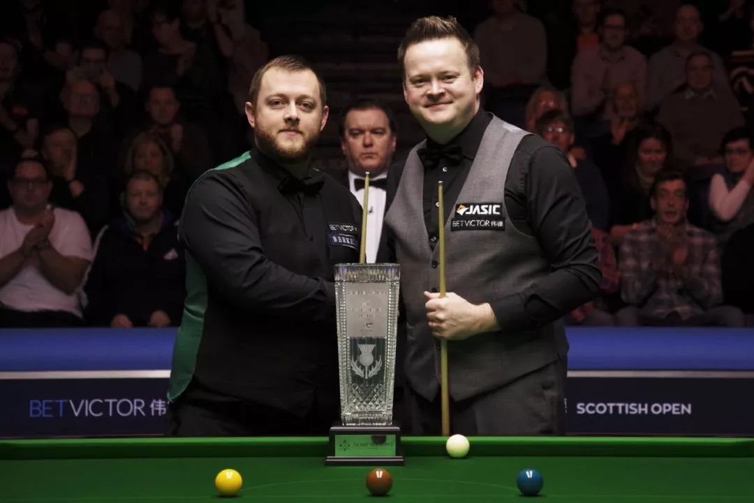 人皮艇队进 人皮艇队进